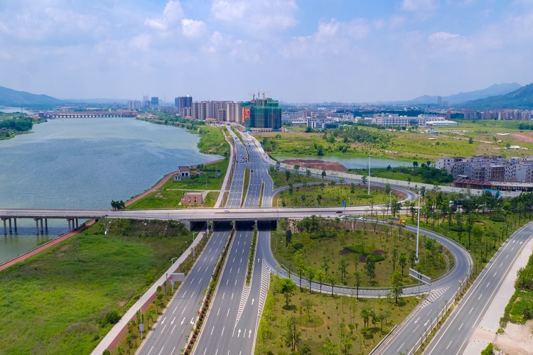 2018年5月 高新区，滨江大道，由此进入河源高新区